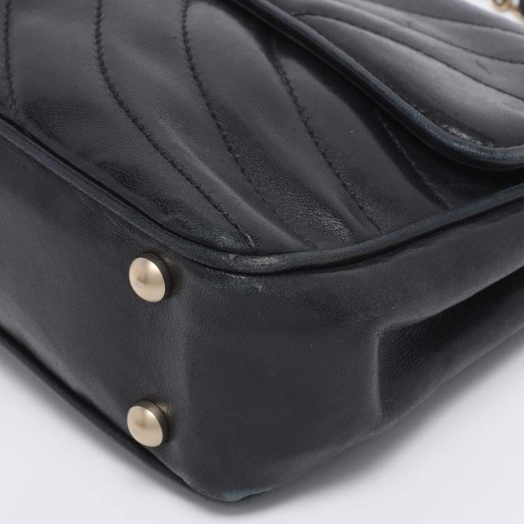 Pre Owned Chanel Black Chevron Quilted Leather CC Flap Bag