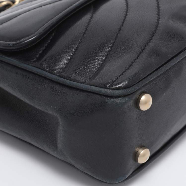 Pre Owned Chanel Black Chevron Quilted Leather CC Flap Bag