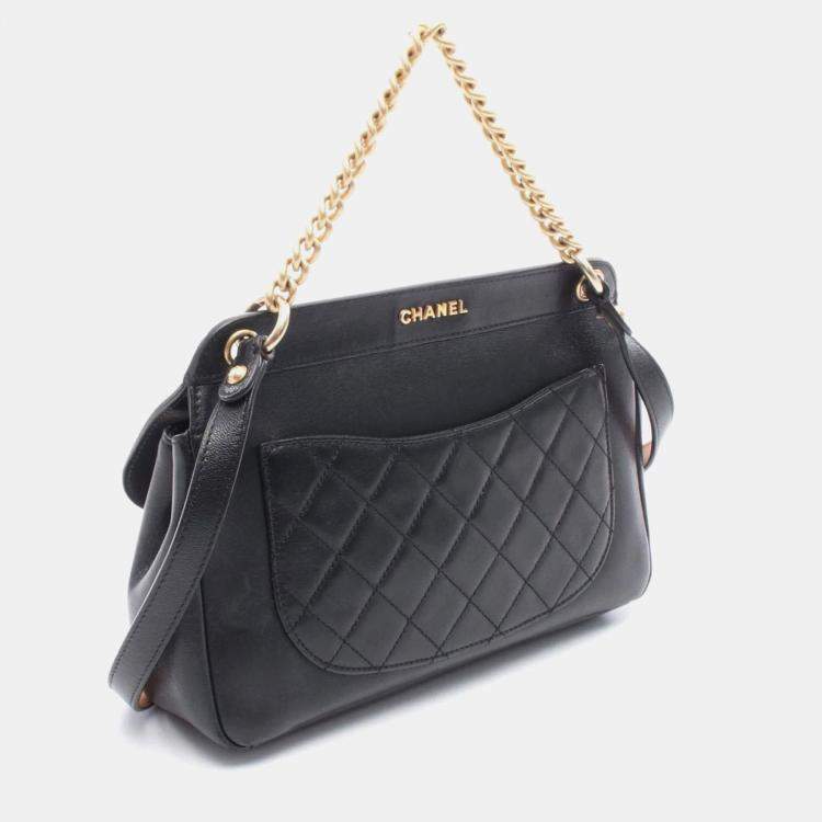 Pre Owned Chanel Curved Flap Black Leather Shoulder Bag