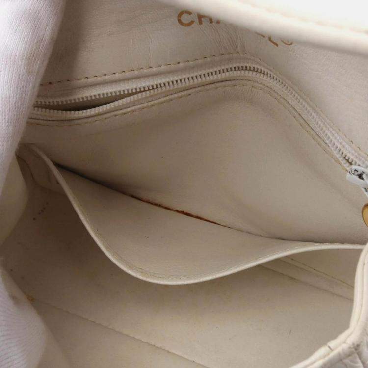 Pre Owned Chanel Mini Matelasse White Lambskin Shoulder Bag