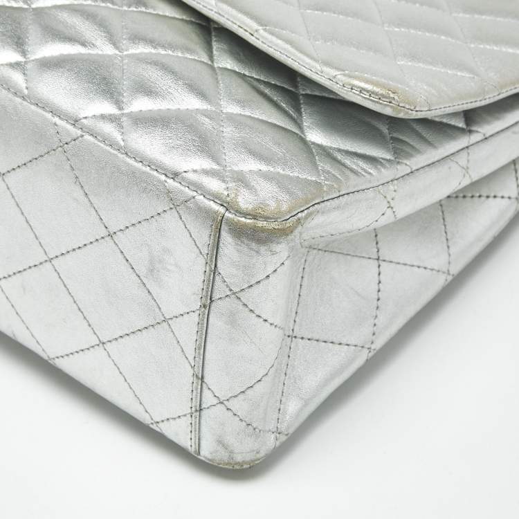Pre Owned Chanel Silver Quilted Leather Maxi Classic Single Flap Bag