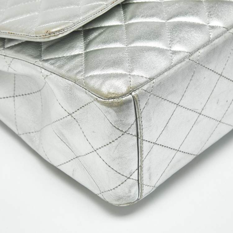 Pre Owned Chanel Silver Quilted Leather Maxi Classic Single Flap Bag