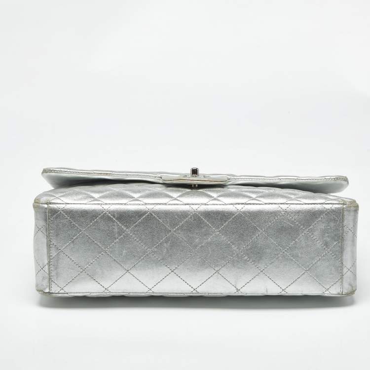 Pre Owned Chanel Silver Quilted Leather Maxi Classic Single Flap Bag