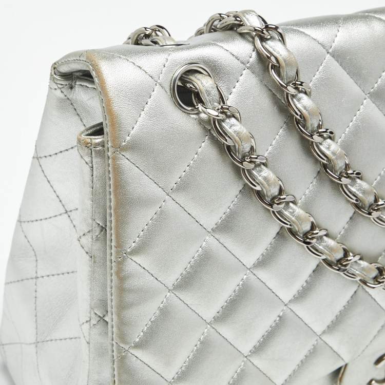 Pre Owned Chanel Silver Quilted Leather Maxi Classic Single Flap Bag