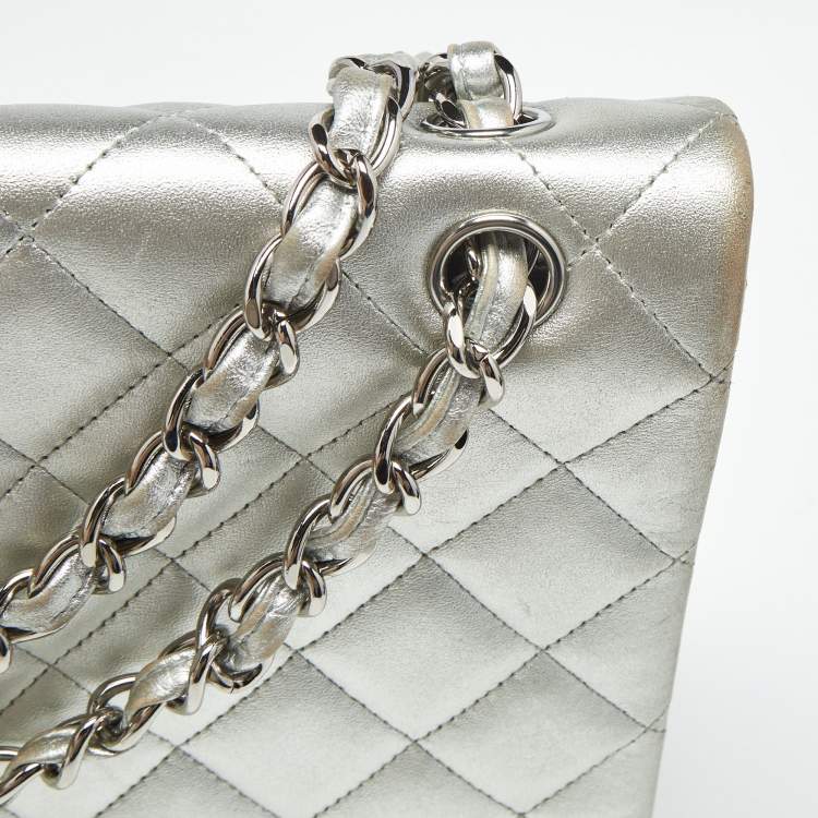 Pre Owned Chanel Silver Quilted Leather Maxi Classic Single Flap Bag