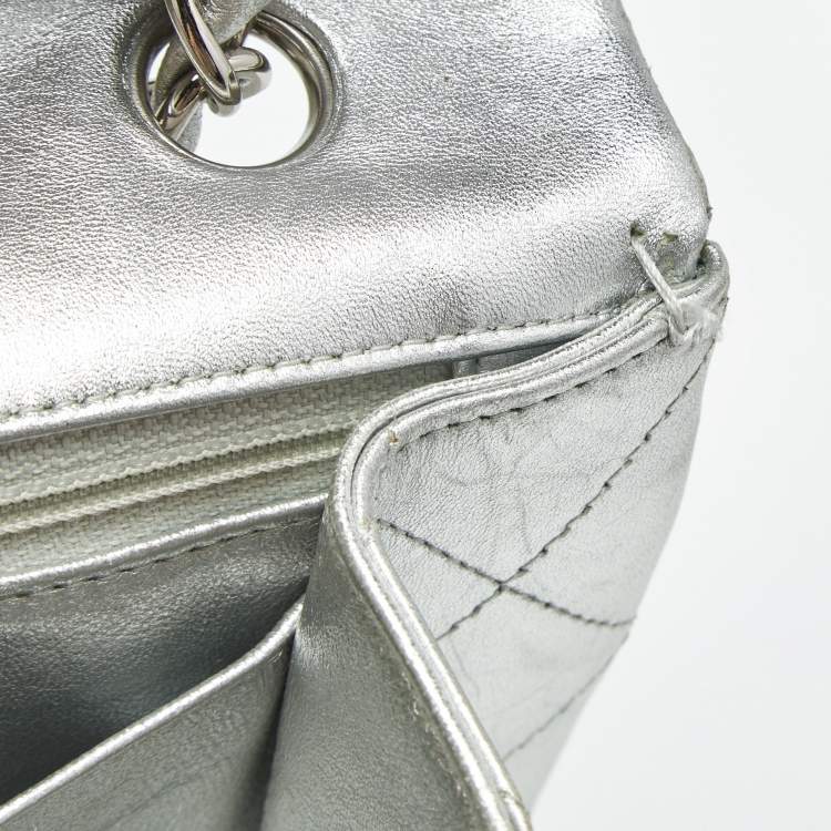 Pre Owned Chanel Silver Quilted Leather Maxi Classic Single Flap Bag