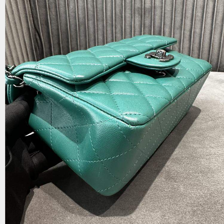 Pre Owned Chanel Classic Flap Mini Green Lambskin Leather Shoulder Bag