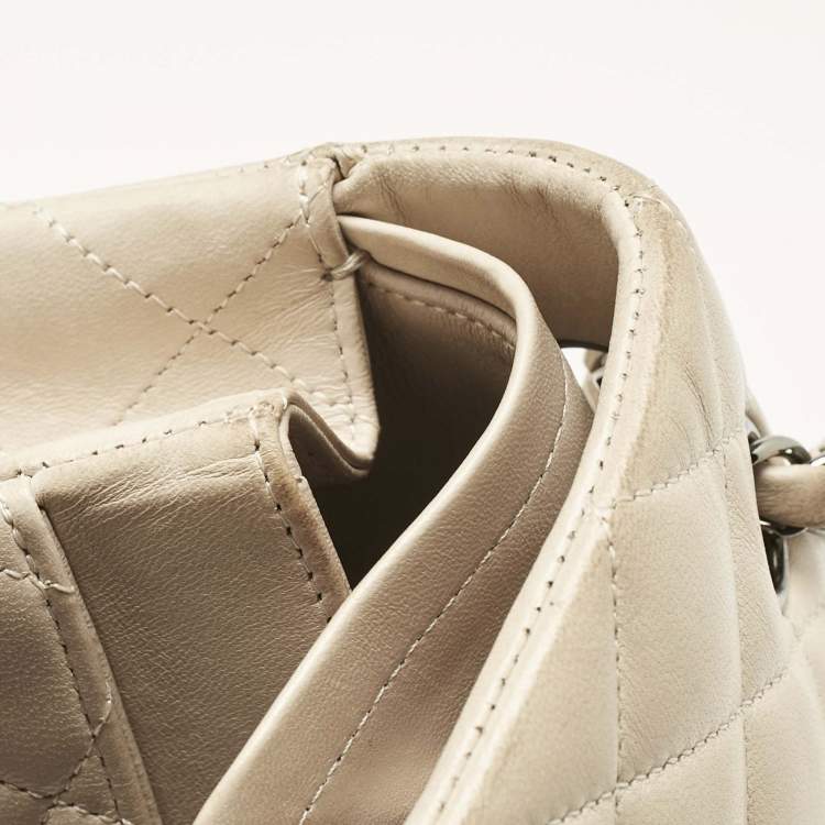 Pre Owned Chanel Beige Quilted Leather Medium Classic Double Flap Bag