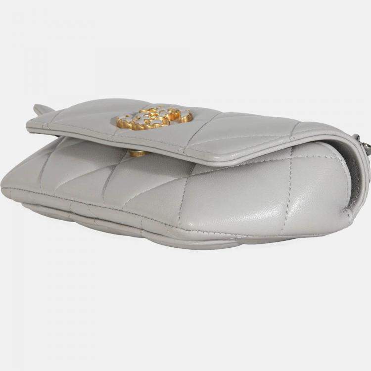 Pre Owned Chanel Grey Quilted Lambskin Chanel 19 Sunglasses Case With Chain