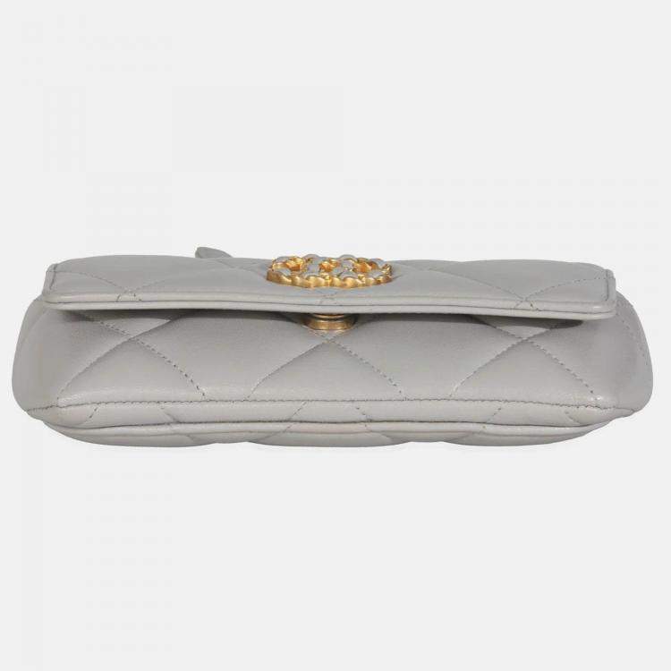 Pre Owned Chanel Grey Quilted Lambskin Chanel 19 Sunglasses Case With Chain