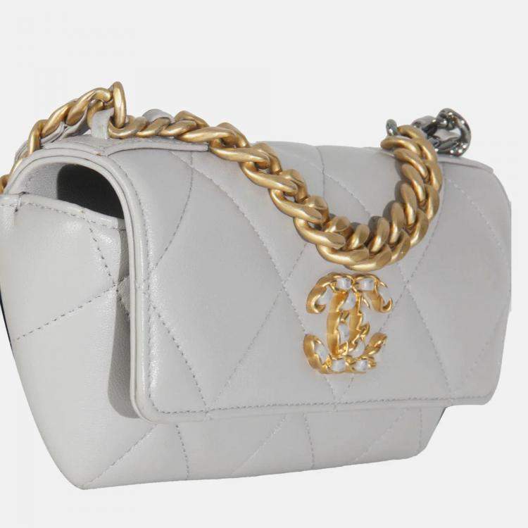 Pre Owned Chanel Grey Quilted Lambskin Chanel 19 Sunglasses Case With Chain