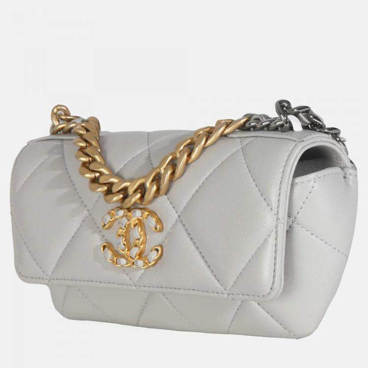 Pre Owned Chanel Grey Quilted Lambskin Chanel 19 Sunglasses Case With Chain