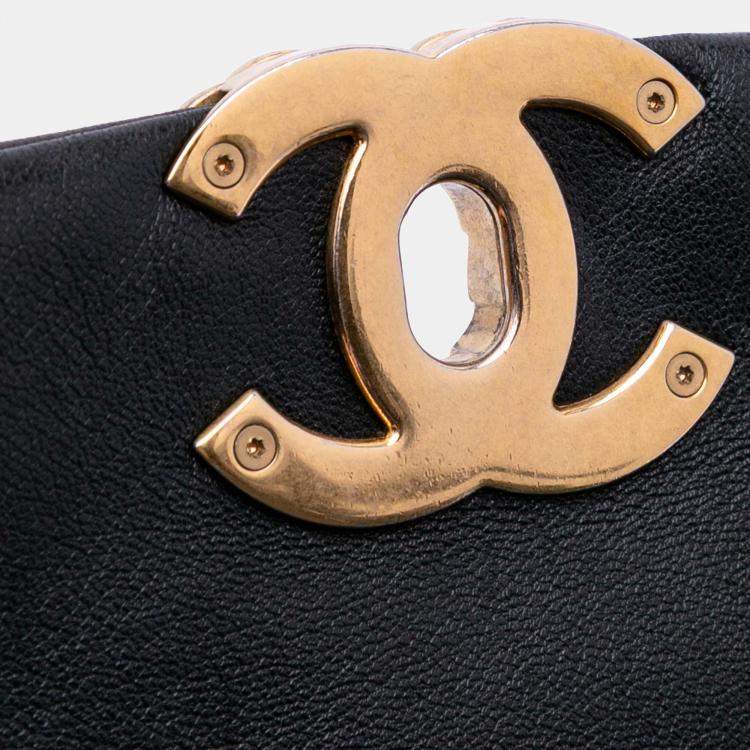 Pre Owned Chanel Black Maxi Lambskin 19 Flap