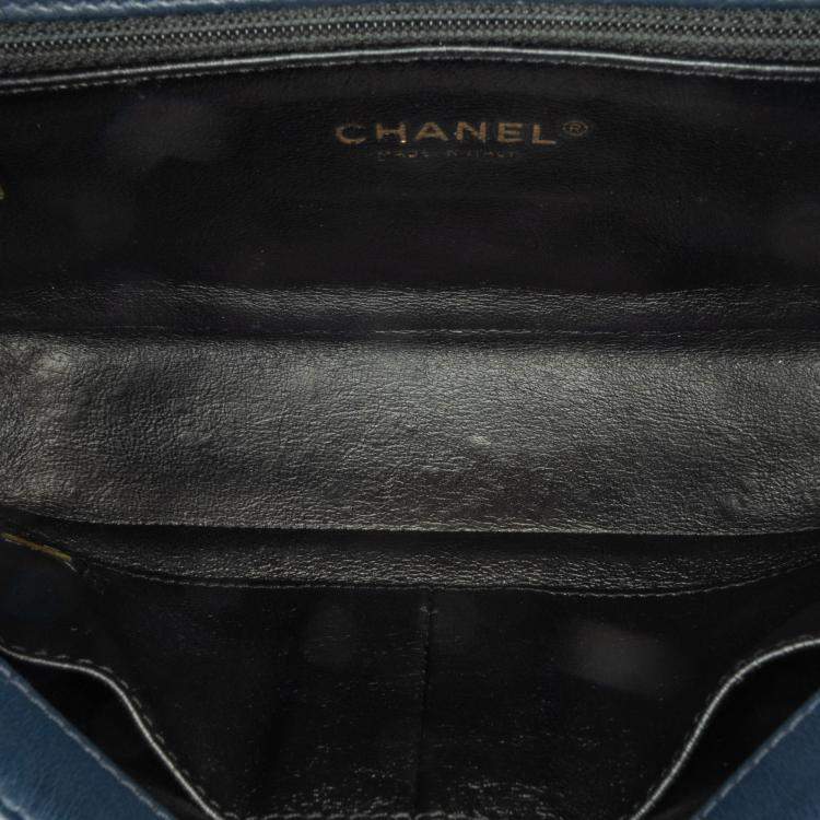 Pre Owned Chanel CC Filigree Flap Small Caviar Leather Shoulder Bag