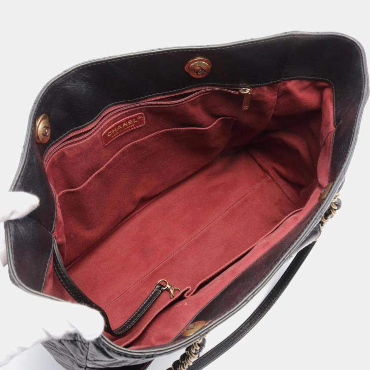 مملوكة مسبقًا Chanel CC Black Leather Tote Bag