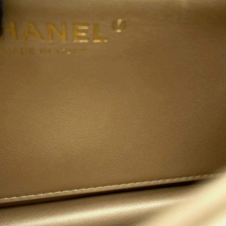 Pre Owned Chanel Matelasse Chain shoulder Bag Gold Leather