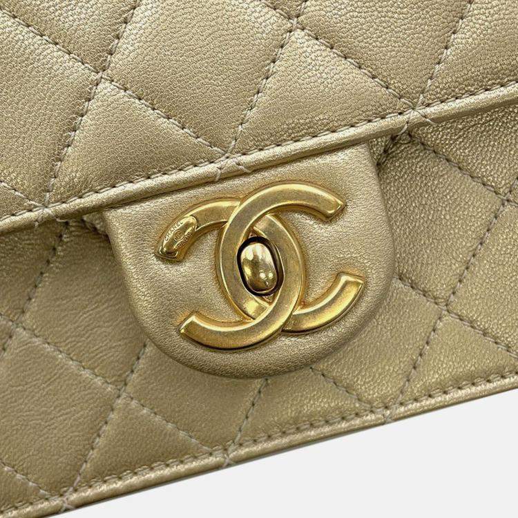 Pre Owned Chanel Matelasse Chain shoulder Bag Gold Leather