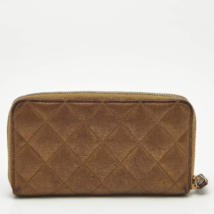 Pre Owned Chanel Gold Quilted Leather CC Zip Around Wallet