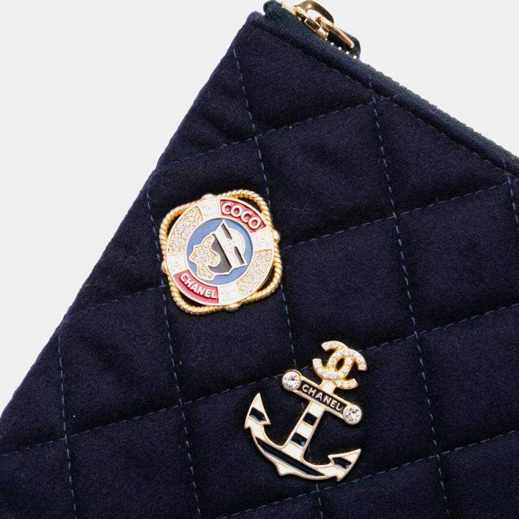 مملوكة مسبقًا Chanel Navy Blue Paris Hamburg Medium Quilted Wool Coco Sailor Charms O Case Clutch