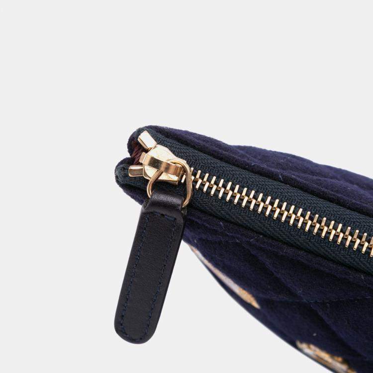 مملوكة مسبقًا Chanel Navy Blue Paris Hamburg Medium Quilted Wool Coco Sailor Charms O Case Clutch