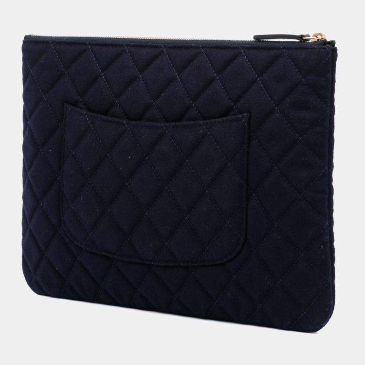 مملوكة مسبقًا Chanel Navy Blue Paris Hamburg Medium Quilted Wool Coco Sailor Charms O Case Clutch
