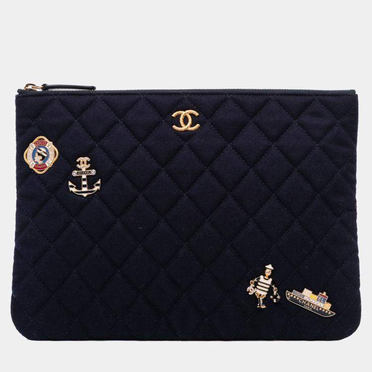 مملوكة مسبقًا Chanel Navy Blue Paris Hamburg Medium Quilted Wool Coco Sailor Charms O Case Clutch