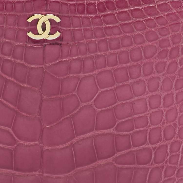 Pre Owned Chanel Pink Crocodile CC CC Zip Around Wallet
