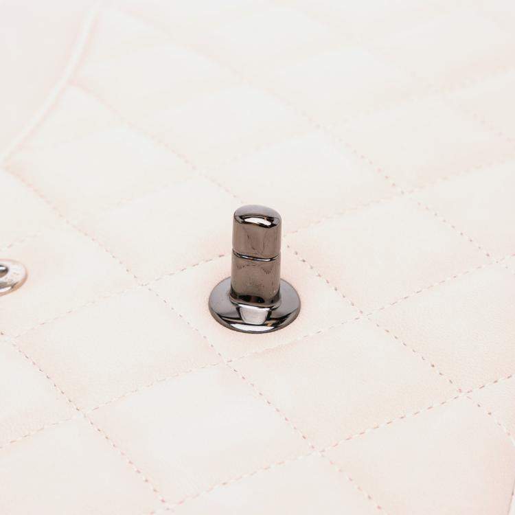 Pre Owned Chanel White Jumbo Classic Lambskin Double Flap Bag