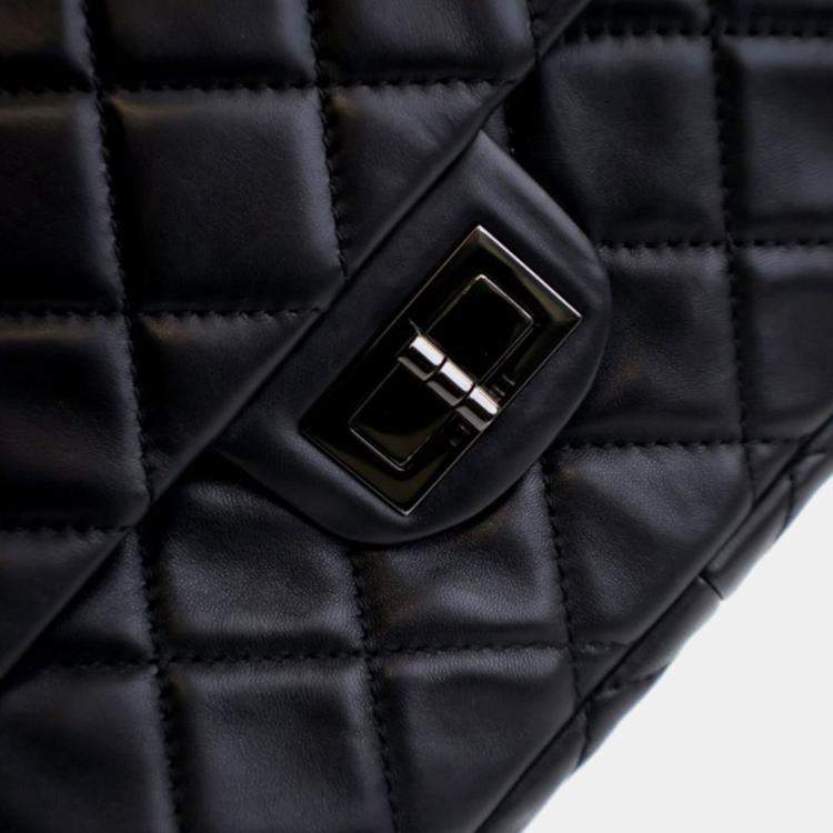 مملوكة مسبقًا Chanel Reissue Roll Black Lambskin Clutch Bag