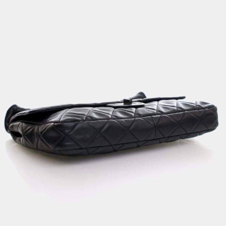 مملوكة مسبقًا Chanel Reissue Roll Black Lambskin Clutch Bag