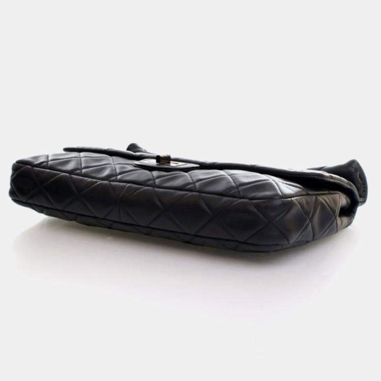 مملوكة مسبقًا Chanel Reissue Roll Black Lambskin Clutch Bag