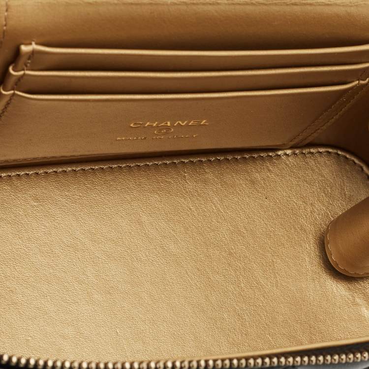 Pre Owned Chanel Black Quilted Leather Tiny Vanity Case Bag