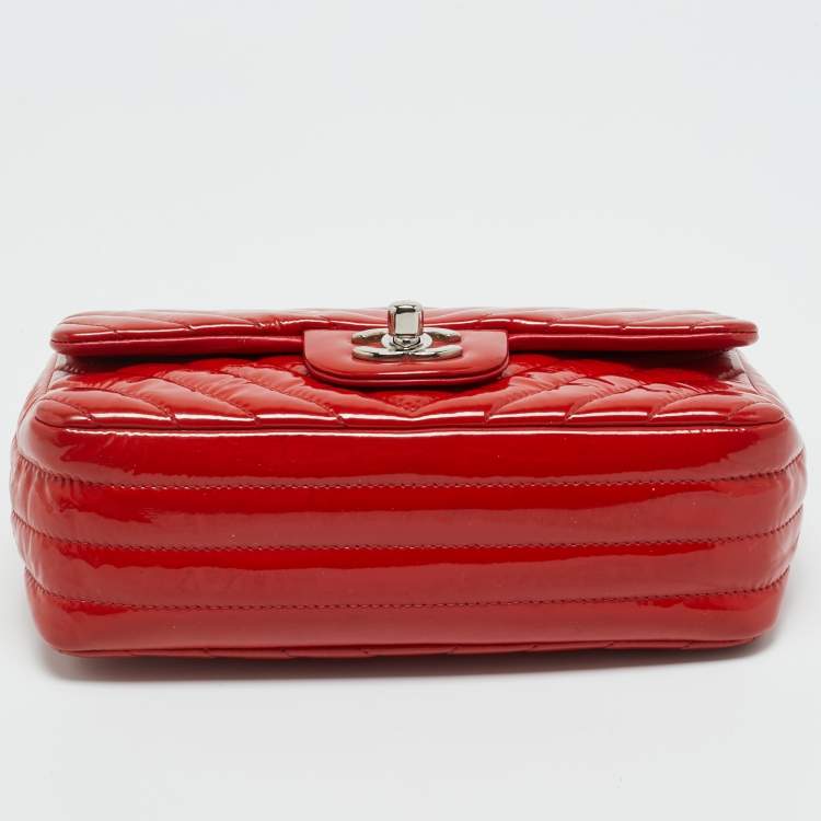 Pre Owned Chanel Red Chevron Patent Leather New Mini Classic Flap Bag