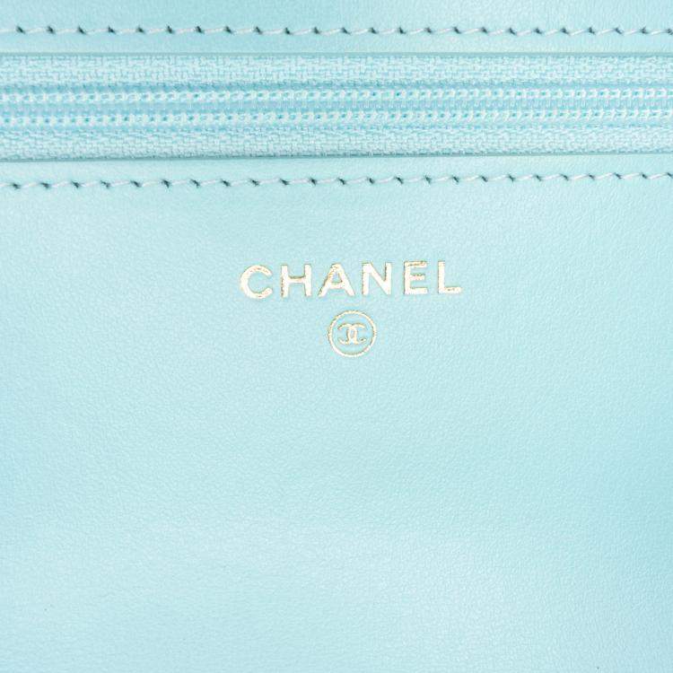 مملوكة مسبقًا Chanel Blue Denim 19 Wallet on Chain