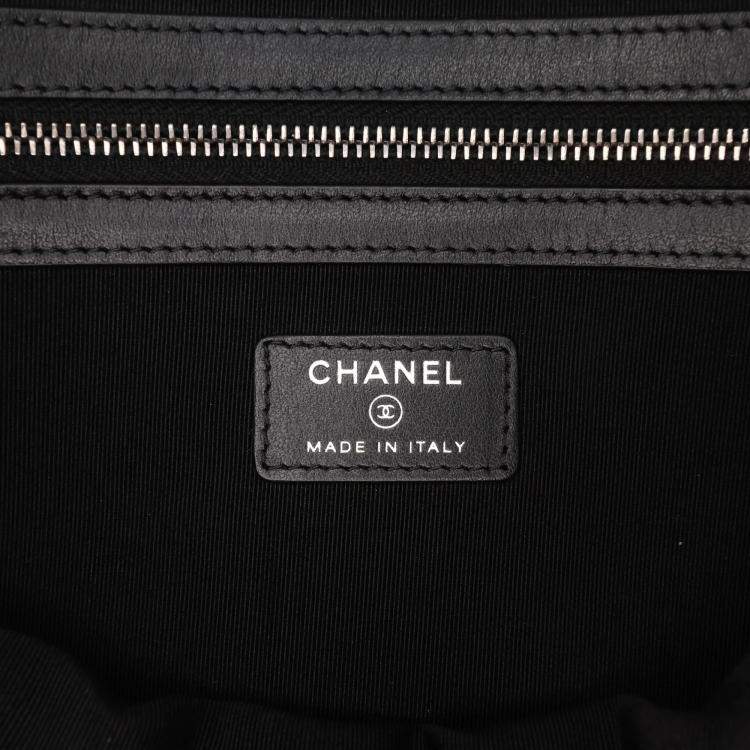 Pre Owned Chanel Diagonal Chevron Large Black Calfskin Tassel O Case Clutch