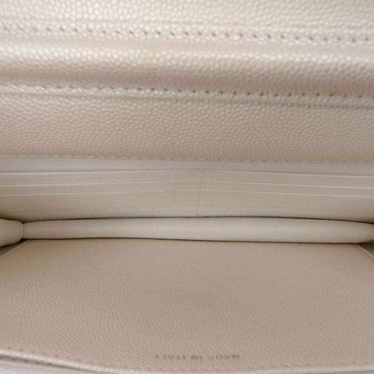 Pre Owned Chanel White Quilted Caviar Golden Class Wallet On Chain