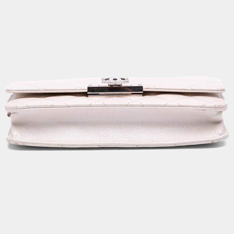 Pre Owned Chanel White Quilted Caviar Golden Class Wallet On Chain