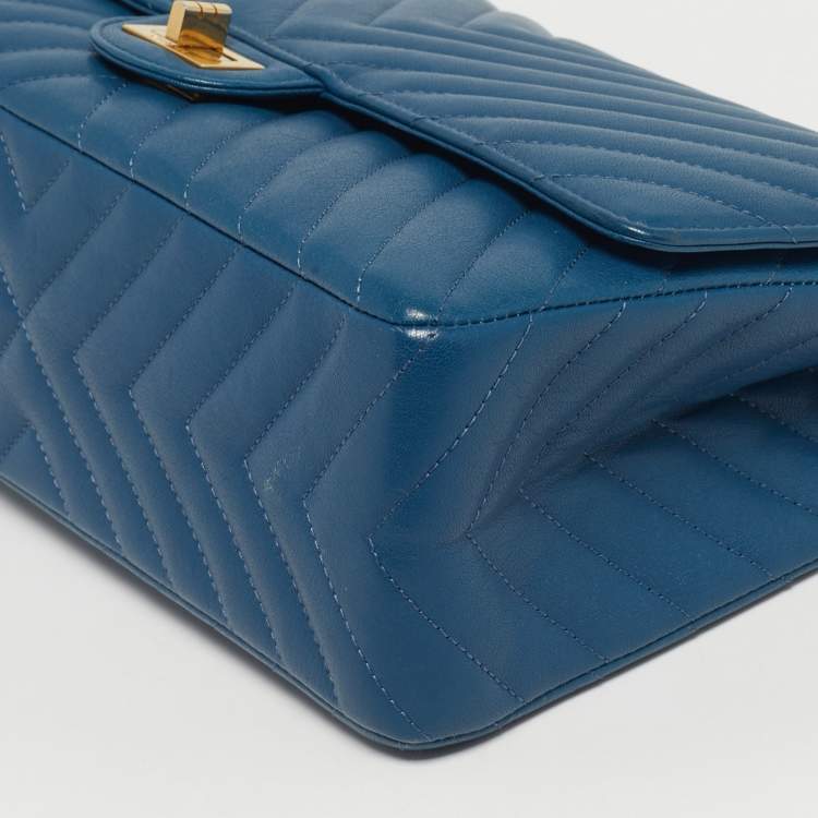 Pre Owned Chanel Blue Chevron Leather 226 Reissue 2.55 Flap Bag