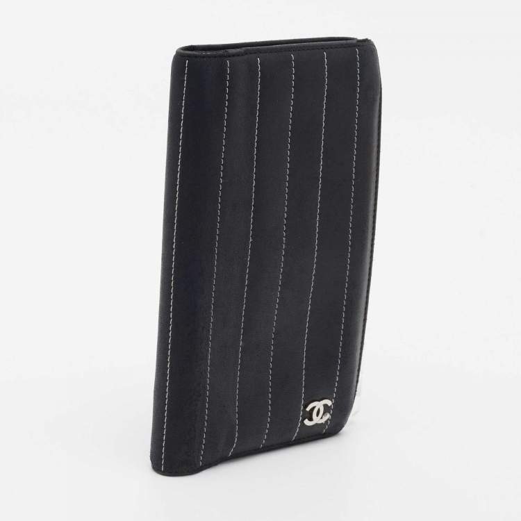 Pre Owned Chanel Black Striped Leather Vertical CC Wallet