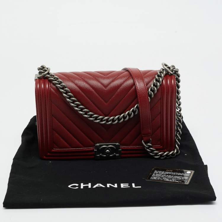 Pre Owned Chanel Red Chevron Caviar Leather New Medium Boy Flap Bag