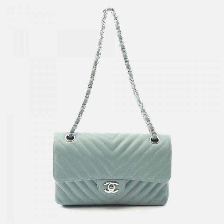 Pre Owned Chanel Chevron V-Stitch Green Lambskin Leather W-Flap Bag