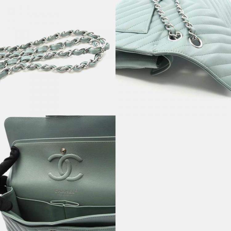 Pre Owned Chanel Chevron V-Stitch Green Lambskin Leather W-Flap Bag