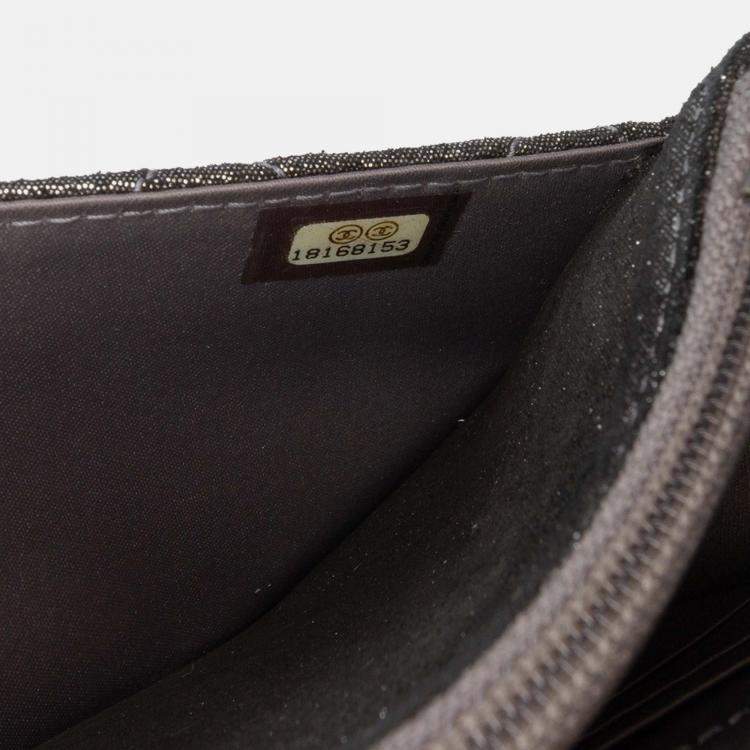 Pre Owned Chanel Silver Quilted Iridescent Lambskin Tartan Button Wallet On Chain