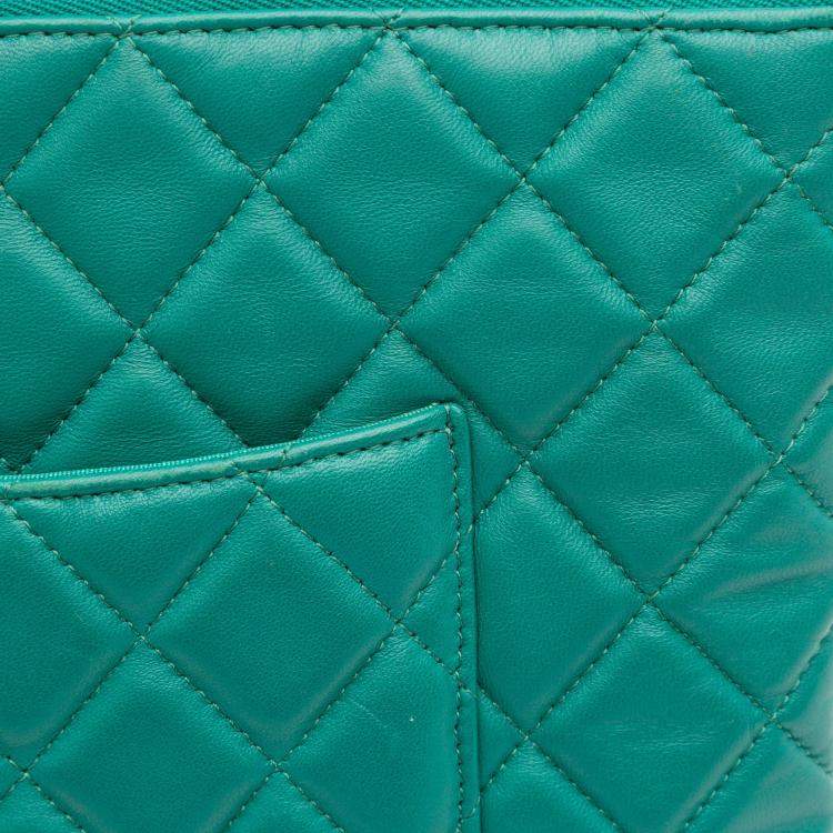 Pre Owned Chanel Green Medium Quilted Lambskin O Case Clutch