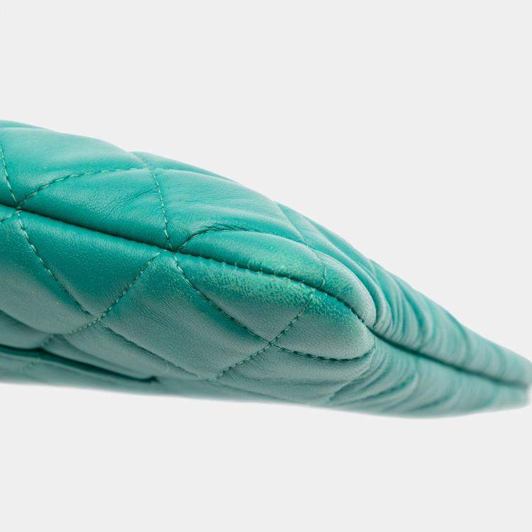 Pre Owned Chanel Green Medium Quilted Lambskin O Case Clutch