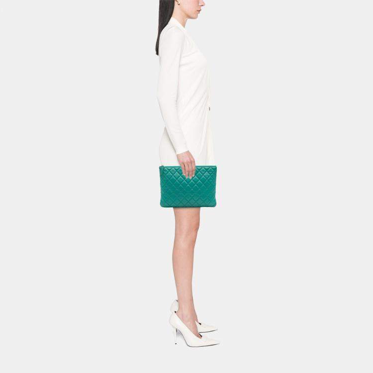 Pre Owned Chanel Green Medium Quilted Lambskin O Case Clutch