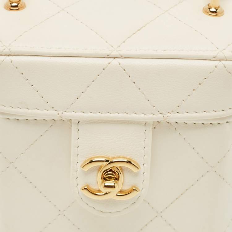 Pre Owned Chanel Off White Quilted Leather Vanity Clutch with Chain