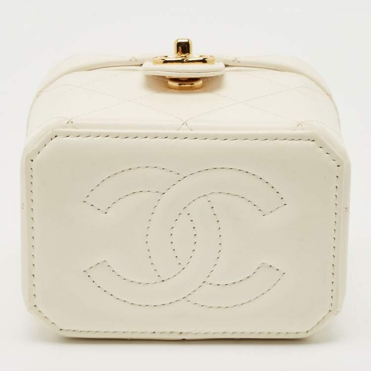 Pre Owned Chanel Off White Quilted Leather Vanity Clutch with Chain