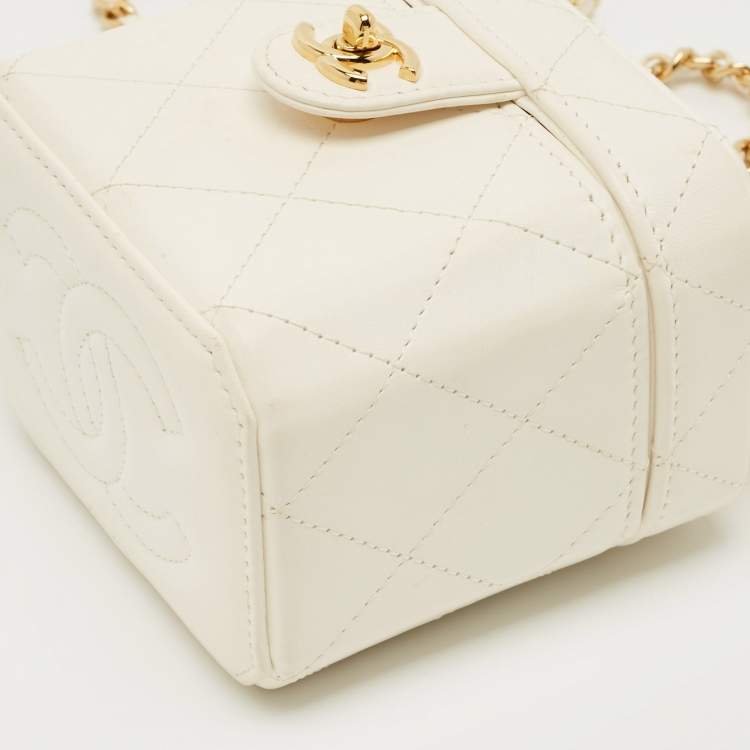 Pre Owned Chanel Off White Quilted Leather Vanity Clutch with Chain