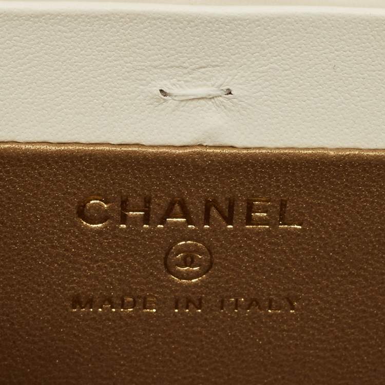 Pre Owned Chanel Off White Quilted Leather Vanity Clutch with Chain
